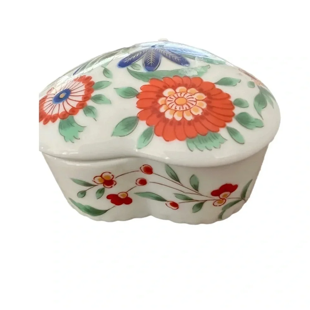 Vintage Smithsonian by Kakiemon Heart Floral Hand Painted Trinket Box Made Japan